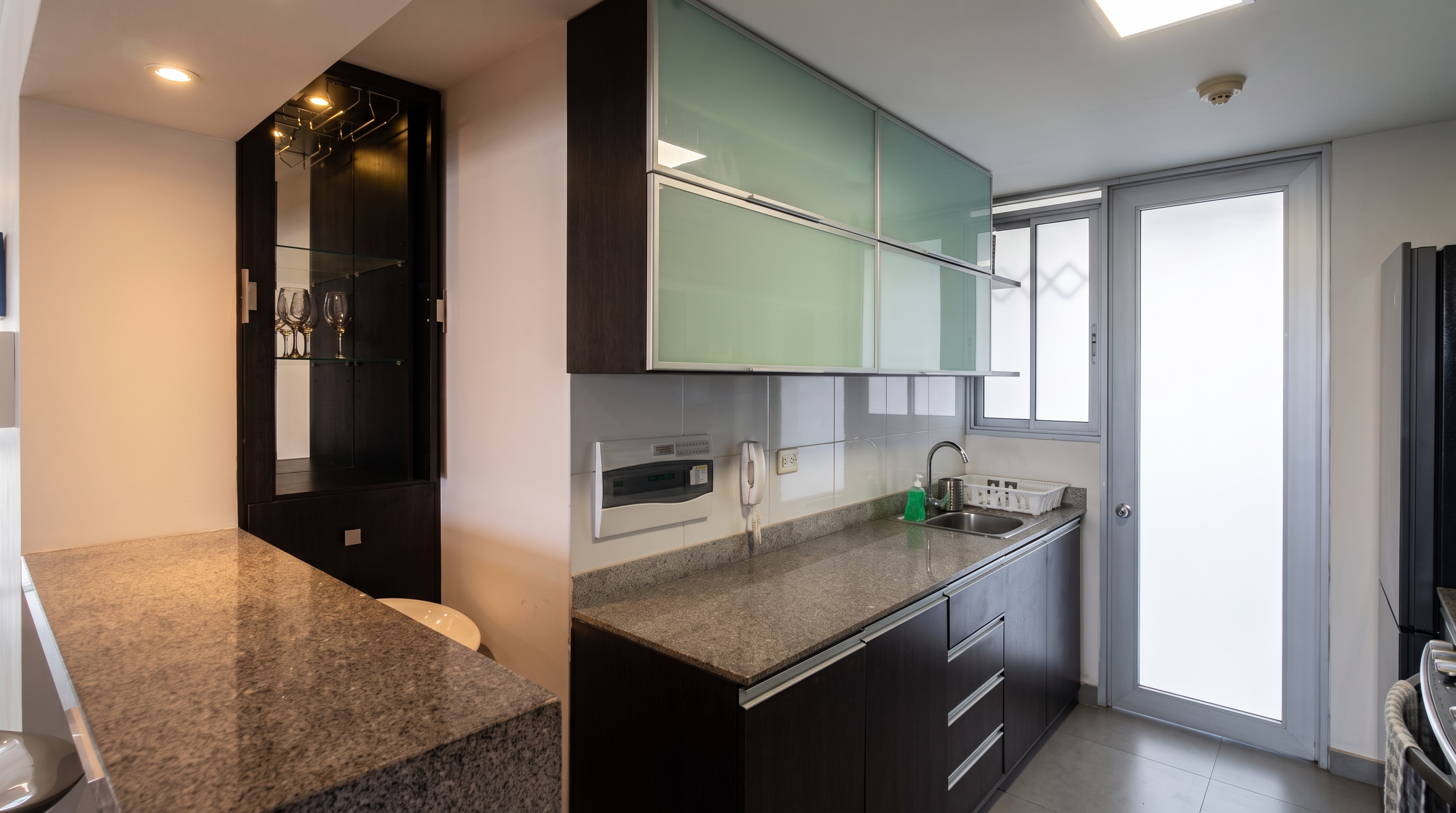 Cocina americana con granito Diezcanseco 533